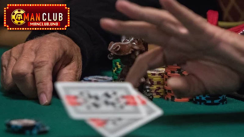 ưu điểm hấp dẫn của fold trong poker là gì
